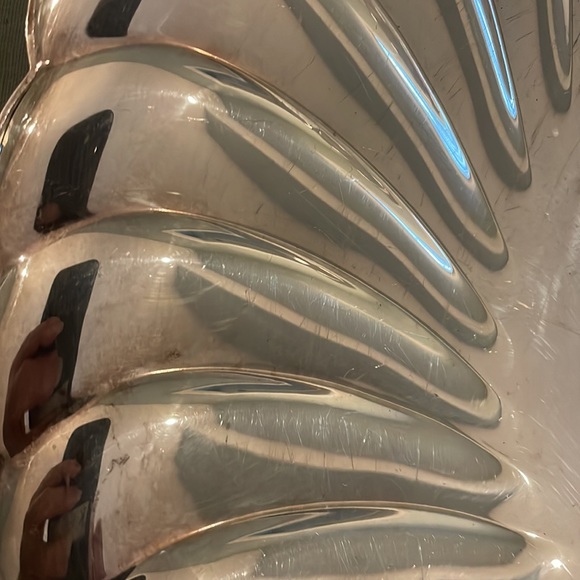 Vintage silver plated scalloped shallow bowl. - Picture 2 of 3